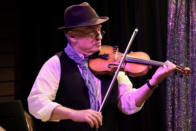 Violinist der Gruppe „String Company Lev Guzman“