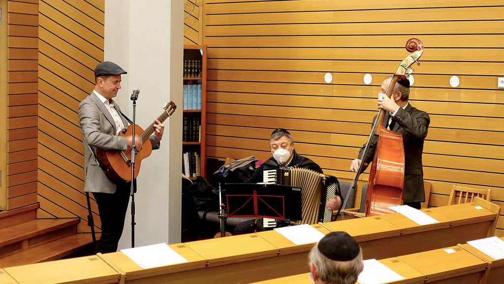 Musikact in Synagoge