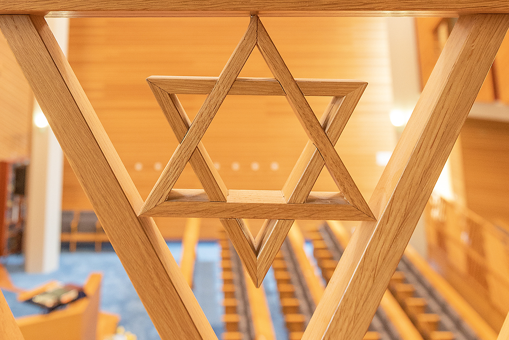 Synagoge Innenraum Stern aus Holz
