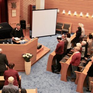 IMG_6246_komp Kantor Moshe Hayoun stimmt „El Male Rachamim“ an