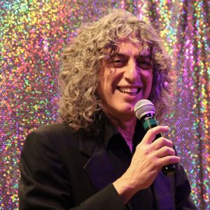 IMG_6373_komp Moshe Beker singt